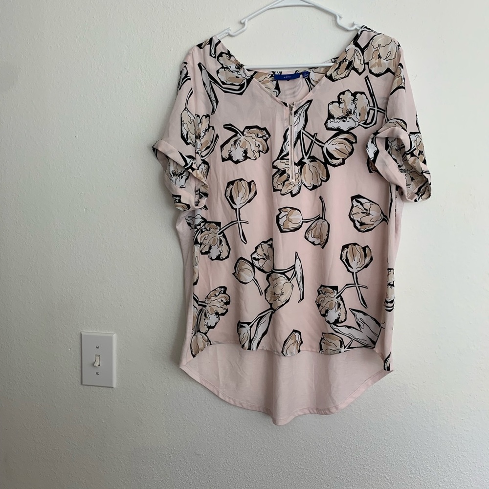Pink blush flower top - Picture 6 of 7